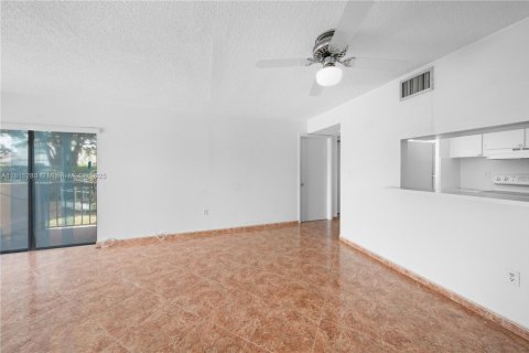 Condo in Miami, Florida, 2 bedrooms  № 1770365 - photo 14