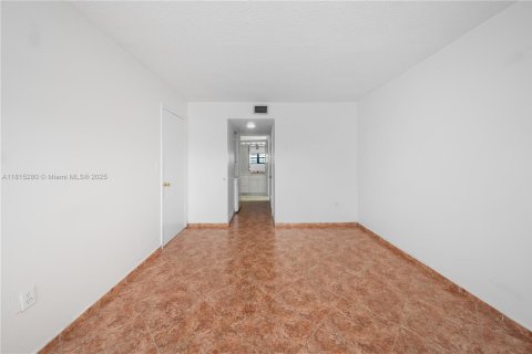 Condo in Miami, Florida, 2 bedrooms  № 1770365 - photo 10