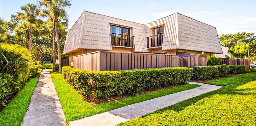 Кондоминиум с 2 спальнями в Уэст-Палм-Бич, Флорида № 1972571