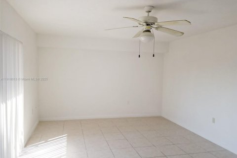 Снять в аренду кондоминиум в Уэст-Палм-Бич, Флорида 2 спальни, 114.83м2, № 1972571 - фото 18