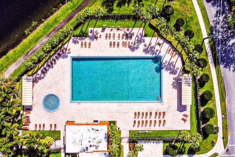 Снять в аренду кондоминиум в Уэст-Палм-Бич, Флорида 2 спальни, 114.83м2, № 1972571 - фото 9