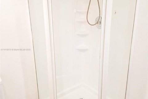 Снять в аренду кондоминиум в Уэст-Палм-Бич, Флорида 2 спальни, 114.83м2, № 1972571 - фото 8