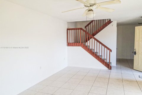 Снять в аренду кондоминиум в Уэст-Палм-Бич, Флорида 2 спальни, 114.83м2, № 1972571 - фото 3