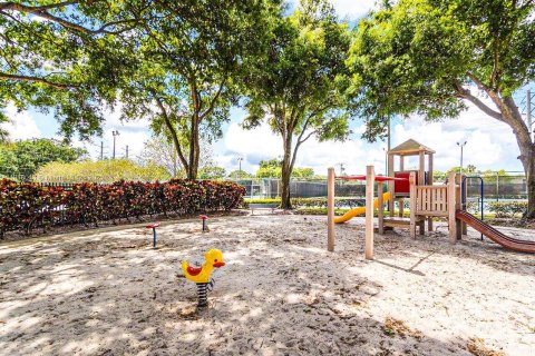 Снять в аренду кондоминиум в Уэст-Палм-Бич, Флорида 2 спальни, 114.83м2, № 1972571 - фото 13