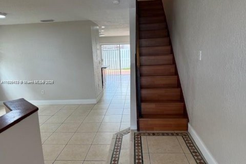 Adosado en venta en Miami, Florida, 3 dormitorios, 141.49 m2 № 1802546 - foto 2