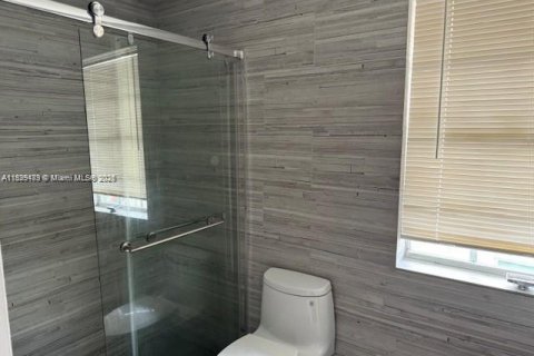 Adosado en venta en Miami, Florida, 3 dormitorios, 141.49 m2 № 1802546 - foto 4