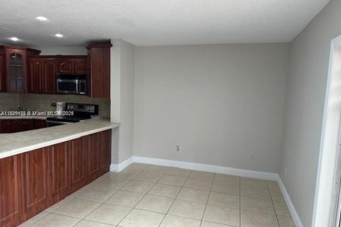 Adosado en venta en Miami, Florida, 3 dormitorios, 141.49 m2 № 1802546 - foto 7