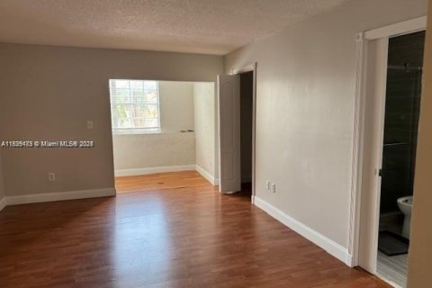 Adosado en venta en Miami, Florida, 3 dormitorios, 141.49 m2 № 1802546 - foto 9