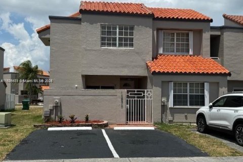 Adosado en venta en Miami, Florida, 3 dormitorios, 141.49 m2 № 1802546 - foto 1