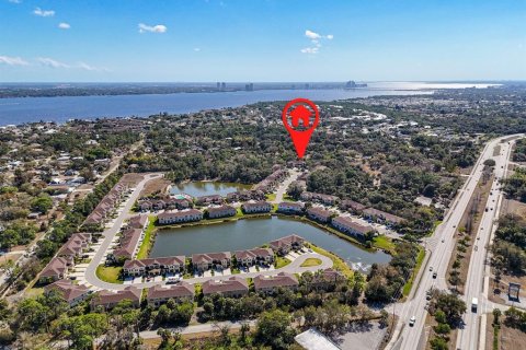 Townhouse in BAYSHORE COMMONS in North Fort Myers, Florida 2 bedrooms, 124.49 sq.m. № 2097685 - photo 18