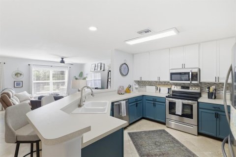 Townhouse in BAYSHORE COMMONS in North Fort Myers, Florida 2 bedrooms, 124.49 sq.m. № 2097685
