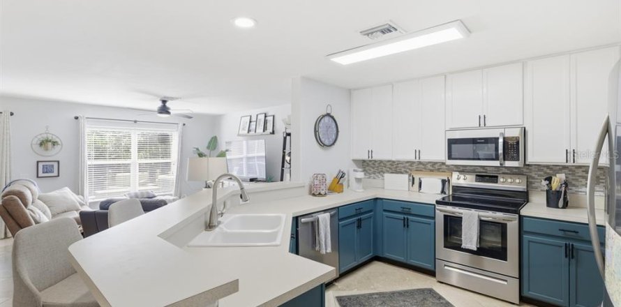 Townhouse in BAYSHORE COMMONS in North Fort Myers, Florida 2 bedrooms, 124.49 sq.m. № 2097685