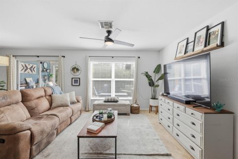 Townhouse in BAYSHORE COMMONS in North Fort Myers, Florida 2 bedrooms, 124.49 sq.m. № 2097685 - photo 9
