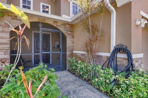 Townhouse in BAYSHORE COMMONS in North Fort Myers, Florida 2 bedrooms, 124.49 sq.m. № 2097685 - photo 2