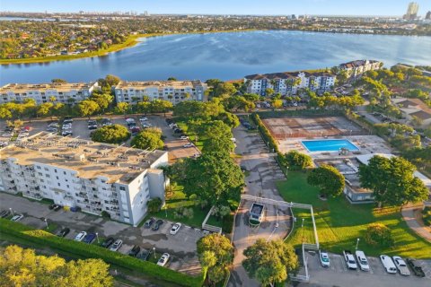 Купить кондоминиум в Уэст-Палм-Бич, Флорида 1 спальня, 65.4м2, № 1997512 - фото 11