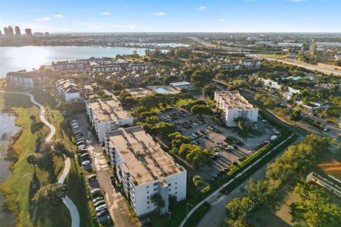 Купить кондоминиум в Уэст-Палм-Бич, Флорида 1 спальня, 65.4м2, № 1997512 - фото 21