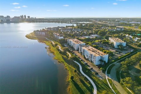 Купить кондоминиум в Уэст-Палм-Бич, Флорида 1 спальня, 65.4м2, № 1997512 - фото 19