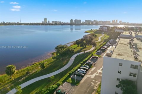 Купить кондоминиум в Уэст-Палм-Бич, Флорида 1 спальня, 65.4м2, № 1997512 - фото 23