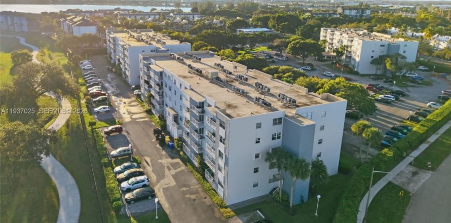 Кондоминиум с 1 спальней в Уэст-Палм-Бич, Флорида № 1997512