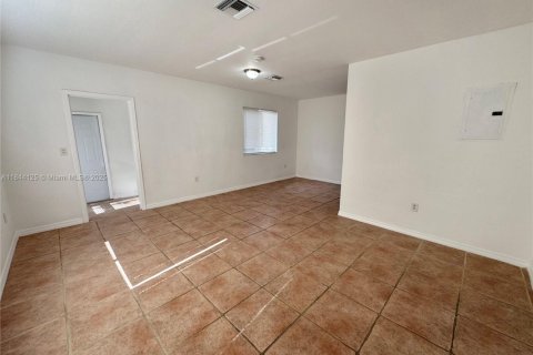 Casa en venta en North Bay Village, Florida, 3 dormitorios, 128.86 m2 № 1839209 - foto 4
