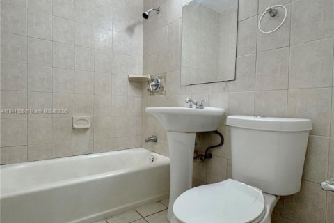 Casa en venta en North Bay Village, Florida, 3 dormitorios, 128.86 m2 № 1839209 - foto 9
