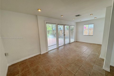Casa en venta en North Bay Village, Florida, 3 dormitorios, 128.86 m2 № 1839209 - foto 20