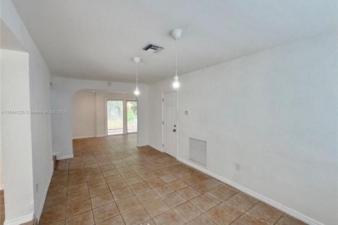 Casa en venta en North Bay Village, Florida, 3 dormitorios, 128.86 m2 № 1839209 - foto 19