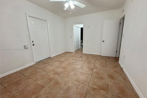 Casa en venta en North Bay Village, Florida, 3 dormitorios, 128.86 m2 № 1839209 - foto 14