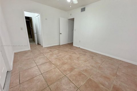 Casa en venta en North Bay Village, Florida, 3 dormitorios, 128.86 m2 № 1839209 - foto 15