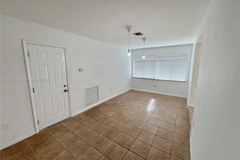 Casa en venta en North Bay Village, Florida, 3 dormitorios, 128.86 m2 № 1839209 - foto 17