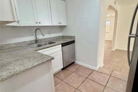 Casa en venta en North Bay Village, Florida, 3 dormitorios, 128.86 m2 № 1839209 - foto 5