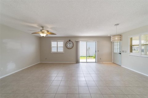 House in The Villages, Florida 2 bedrooms, 104.14 sq.m. № 1253260 - photo 13