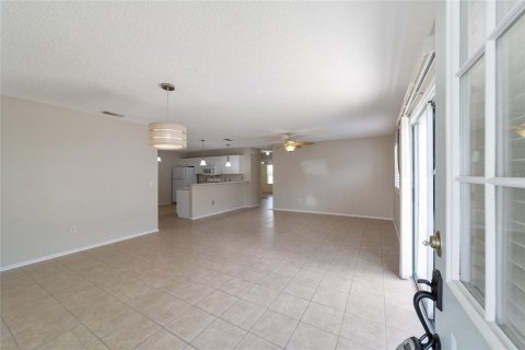 House in The Villages, Florida 2 bedrooms, 104.14 sq.m. № 1253260 - photo 9