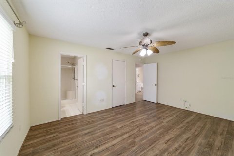 House in The Villages, Florida 2 bedrooms, 104.14 sq.m. № 1253260 - photo 24