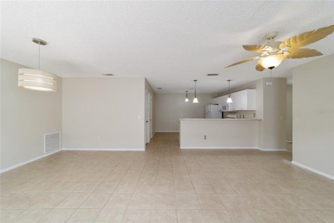 House in The Villages, Florida 2 bedrooms, 104.14 sq.m. № 1253260 - photo 17