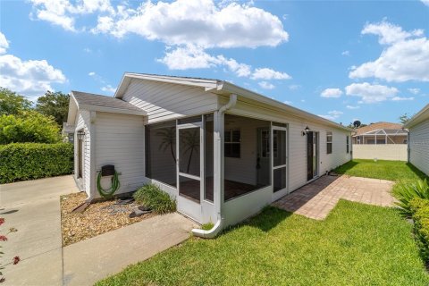 House in The Villages, Florida 2 bedrooms, 104.14 sq.m. № 1253260 - photo 6