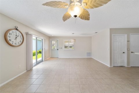 House in The Villages, Florida 2 bedrooms, 104.14 sq.m. № 1253260 - photo 15
