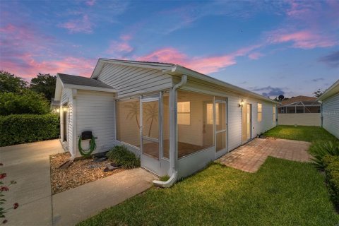 House in The Villages, Florida 2 bedrooms, 104.14 sq.m. № 1253260 - photo 5