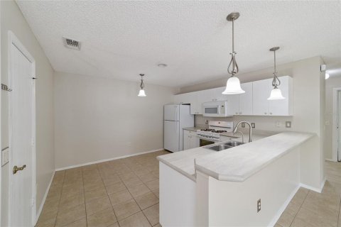 House in The Villages, Florida 2 bedrooms, 104.14 sq.m. № 1253260 - photo 20