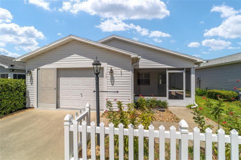 House in The Villages, Florida 2 bedrooms, 104.14 sq.m. № 1253260 - photo 2
