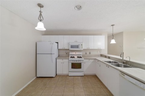 House in The Villages, Florida 2 bedrooms, 104.14 sq.m. № 1253260 - photo 21