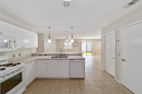 House in The Villages, Florida 2 bedrooms, 104.14 sq.m. № 1253260 - photo 22