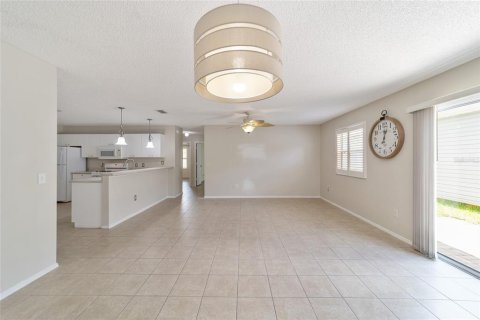 House in The Villages, Florida 2 bedrooms, 104.14 sq.m. № 1253260 - photo 11