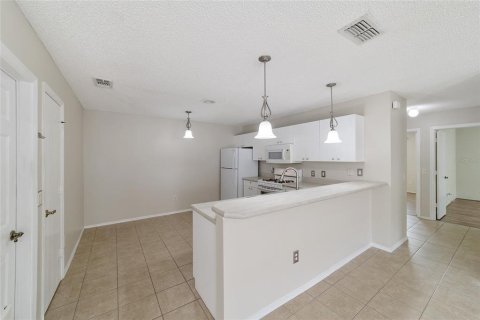 House in The Villages, Florida 2 bedrooms, 104.14 sq.m. № 1253260 - photo 18
