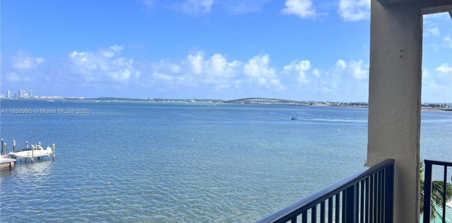 Condo in Miami, Florida, 2 bedrooms № 1887426