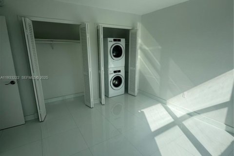 Condominio en venta en Coral Gables, Florida, 2 dormitorios, 101.54 m2 № 1992358 - foto 18