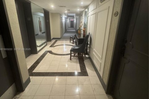 Condominio en venta en Coral Gables, Florida, 2 dormitorios, 101.54 m2 № 1992358 - foto 22