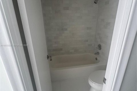 Condominio en venta en Coral Gables, Florida, 2 dormitorios, 101.54 m2 № 1992358 - foto 13