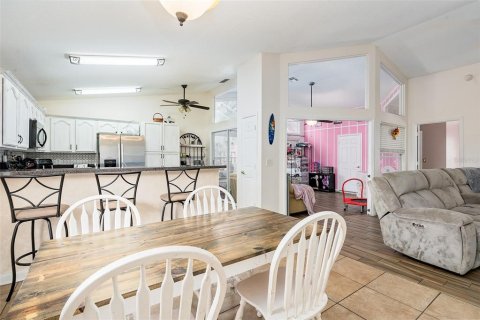 House in Winter Haven, Florida 3 bedrooms, 148.27 sq.m. № 1543088 - photo 24