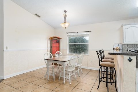 House in Winter Haven, Florida 3 bedrooms, 148.27 sq.m. № 1543088 - photo 2